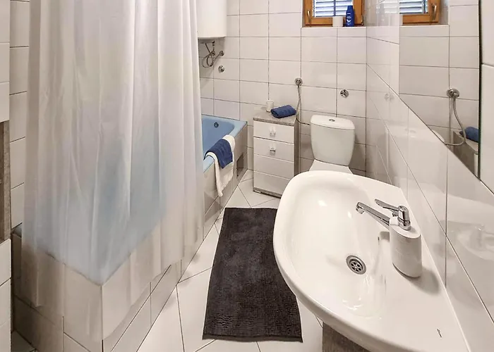 Nyaraló 4 Bedroom Lovely In Gornje