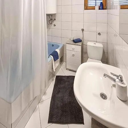 Prázdninový dům 4 Bedroom Lovely In Gornje