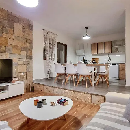 4 Bedroom Lovely In Gornje