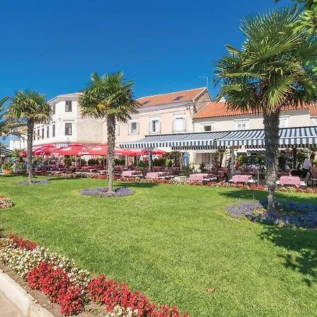 4 Bedroom Lovely In Gornje * Miranje