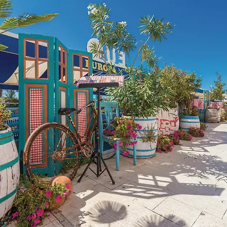 4 Bedroom Lovely In Gornje 펜션