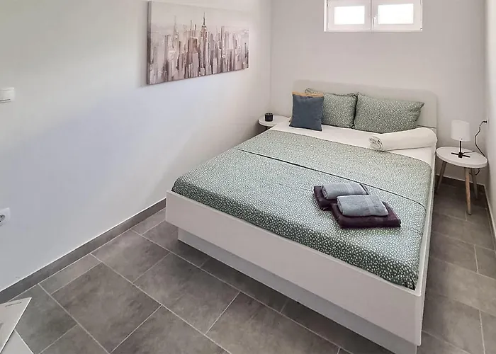 4 Bedroom Lovely In Gornje