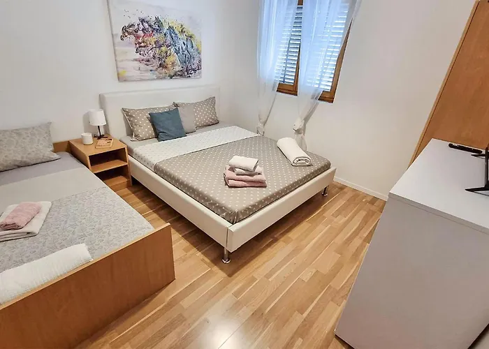 4 Bedroom Lovely In Gornje *