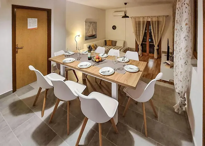 4 Bedroom Lovely In Gornje * Miranje