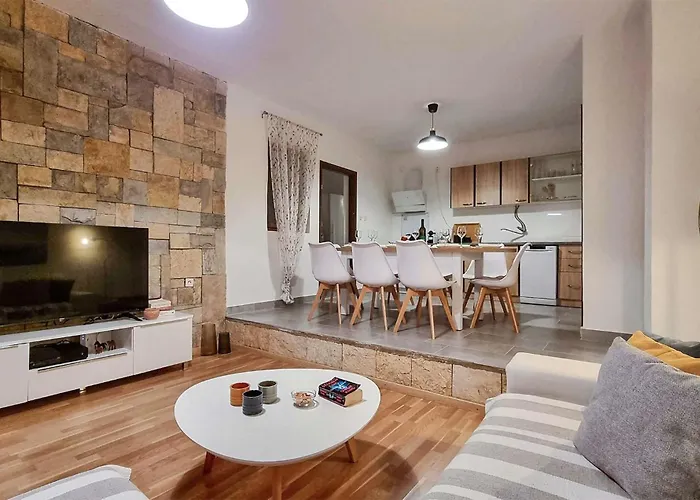 4 Bedroom Lovely In Gornje