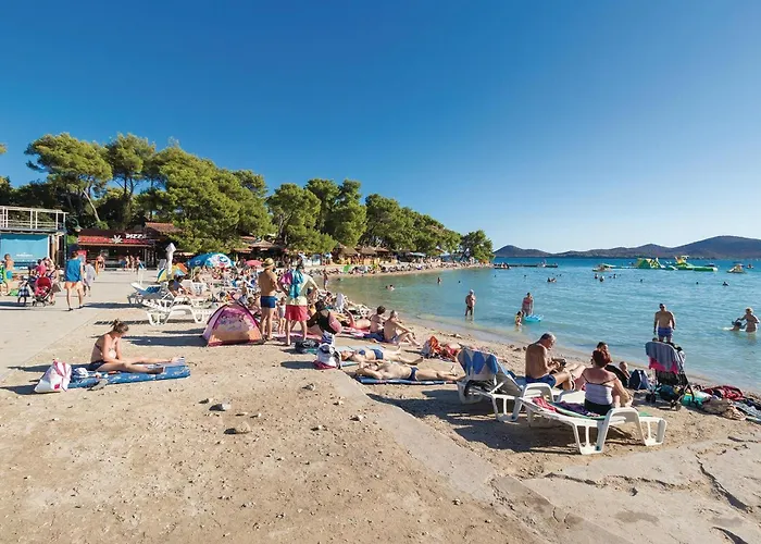 4 Bedroom Lovely In Gornje 펜션